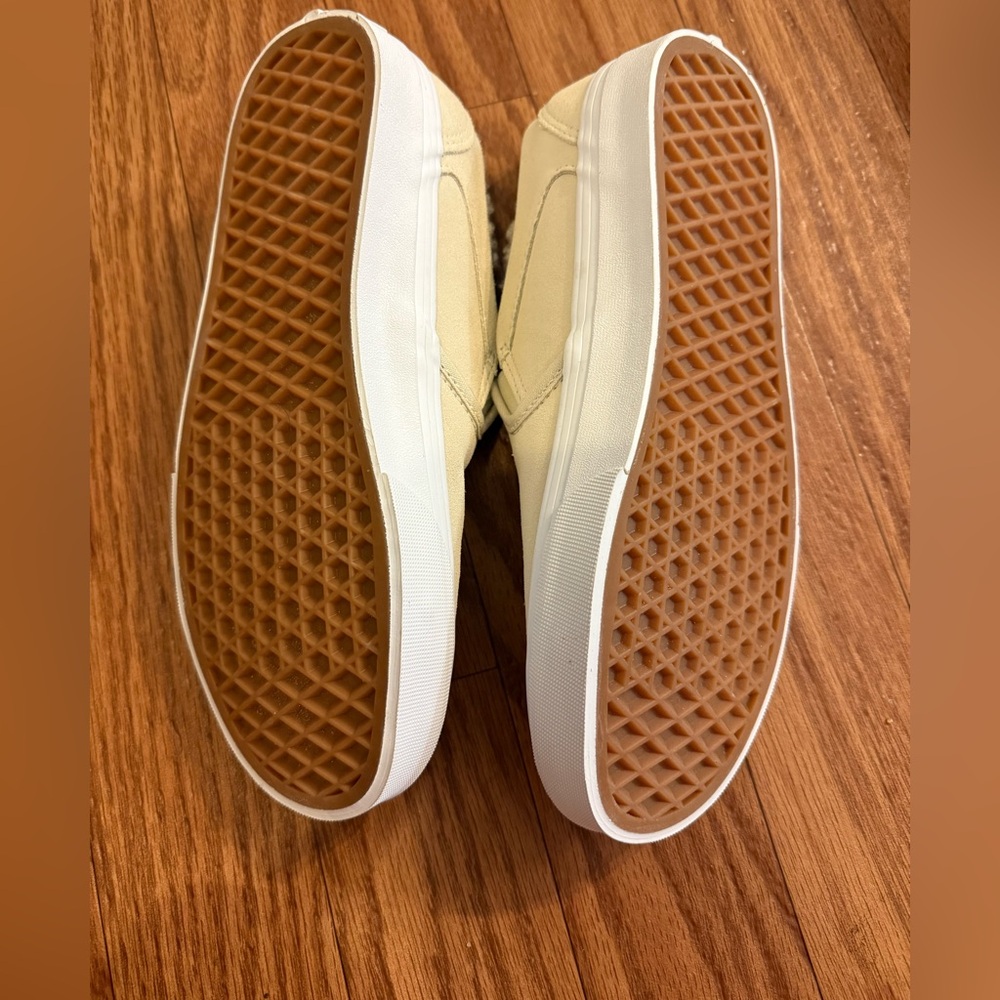 Fleece lined vans - Picture 3 of 3
